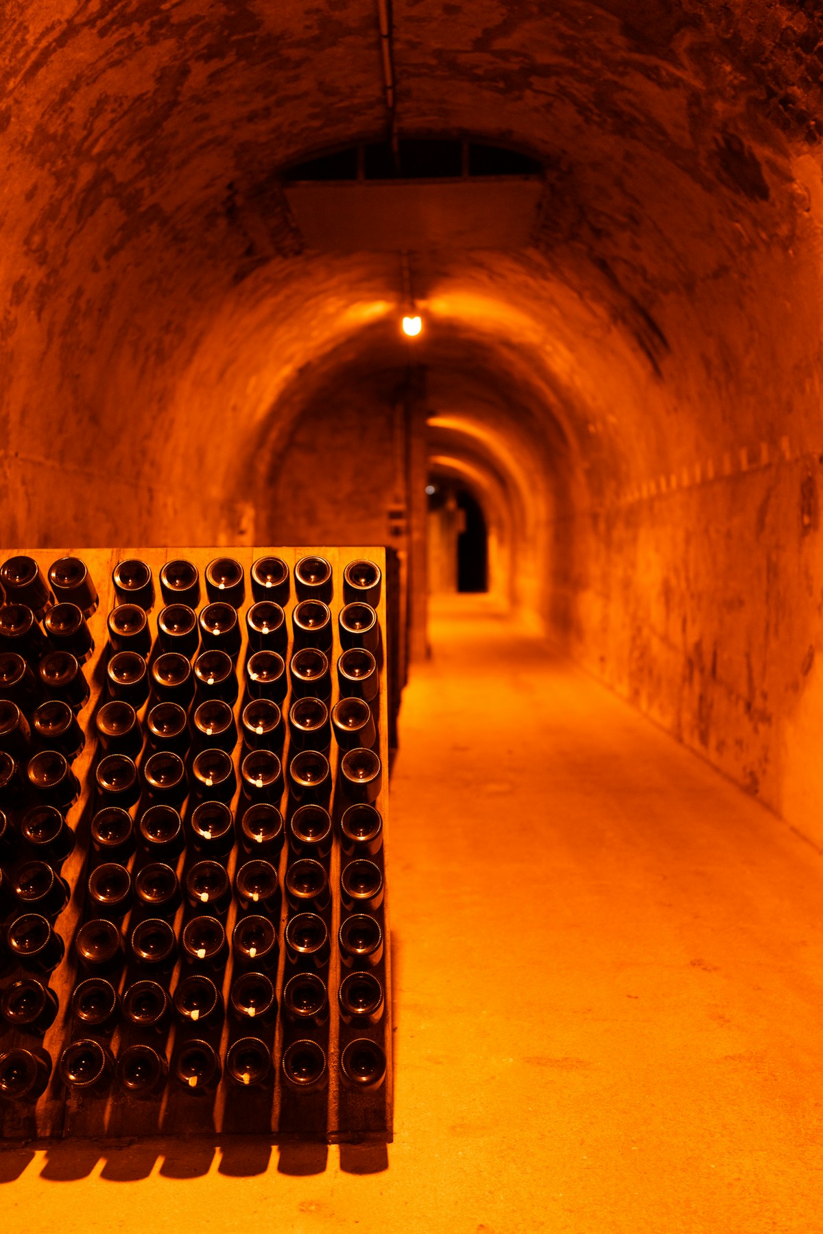Sparkling wine bottles and glasses, representing Brazil&rsquo;s booming sparkling wine production